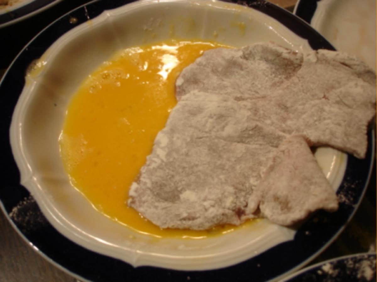 Rosenkohl mit Mandelplättchen, Kalbsschnitzel und geschwenkten Kartoffeln - Rezept - Bild Nr. 9