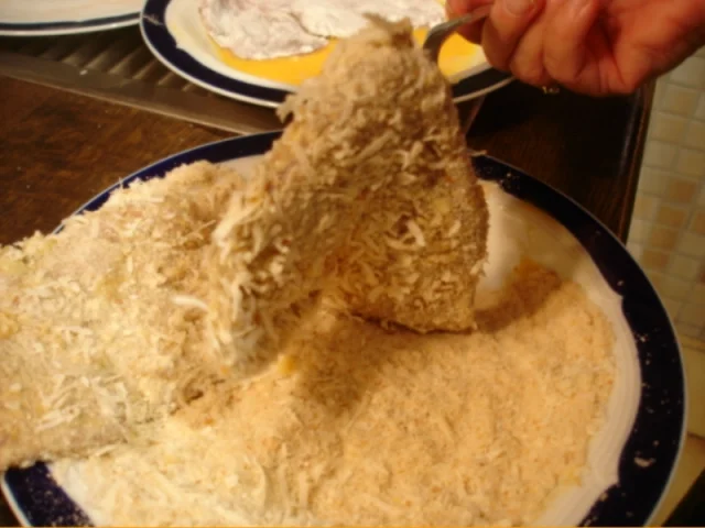 Rezept: Rosenkohl mit Mandelplättchen, Kalbsschnitzel und geschwenkten Kartoffeln Bild Nr. 11 Rosenkohl mit Mandelplättchen, Kalbsschnitzel und geschwenkten Kartoffeln - Rezept - Bild Nr. 11