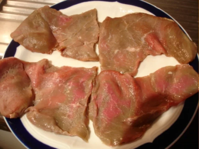 Rezept: Rosenkohl mit Mandelplättchen, Kalbsschnitzel und geschwenkten Kartoffeln Bild Nr. 4 Rosenkohl mit Mandelplättchen, Kalbsschnitzel und geschwenkten Kartoffeln - Rezept - Bild Nr. 4