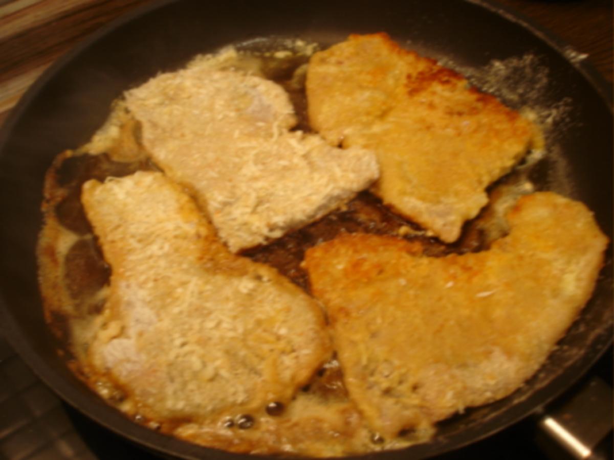 Rosenkohl mit Mandelplättchen, Kalbsschnitzel und geschwenkten Kartoffeln - Rezept - Bild Nr. 13
