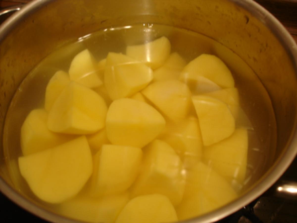 Rosenkohl mit Mandelplättchen, Kalbsschnitzel und geschwenkten Kartoffeln - Rezept - Bild Nr. 17