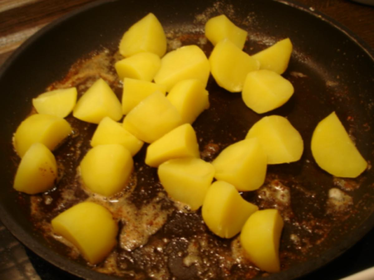 Rosenkohl mit Mandelplättchen, Kalbsschnitzel und geschwenkten Kartoffeln - Rezept - Bild Nr. 19