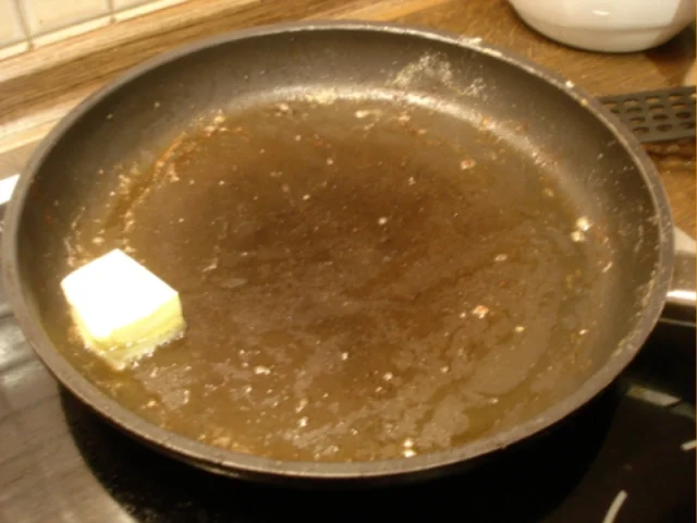 Rezept: Rosenkohl mit Mandelplättchen, Kalbsschnitzel und geschwenkten Kartoffeln Bild Nr. 25 Rosenkohl mit Mandelplättchen, Kalbsschnitzel und geschwenkten Kartoffeln - Rezept - Bild Nr. 25