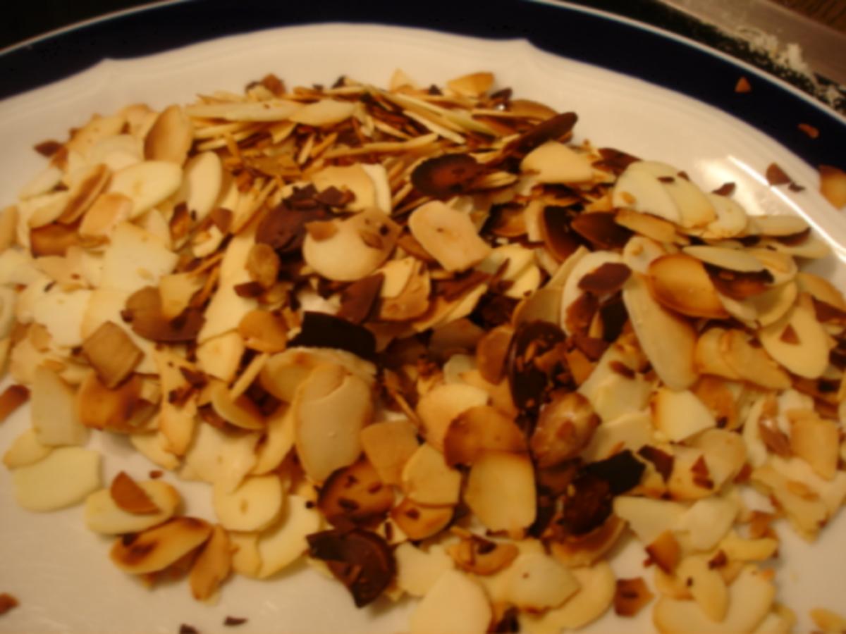 Rosenkohl mit Mandelplättchen, Kalbsschnitzel und geschwenkten Kartoffeln - Rezept - Bild Nr. 7