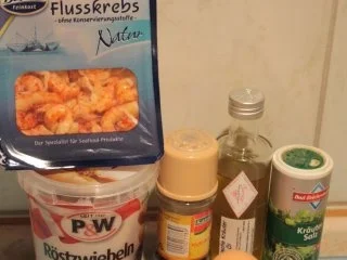 Rezept: Spiegeleier mit Flusskrebsschwänzen und Röstzwiebeln Bild Nr. 2 Spiegeleier mit Flusskrebsschwänzen und Röstzwiebeln - Rezept - Bild Nr. 2