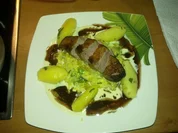 Barbarie Entenbrust auf Rahmwirsing - Aprikosengemüse - Rezept