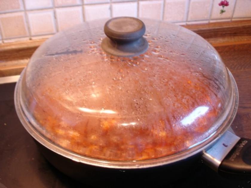 Rindergulasch mit Preiselbeeren, Apfel Rotkohl und Schupfnudeln ...