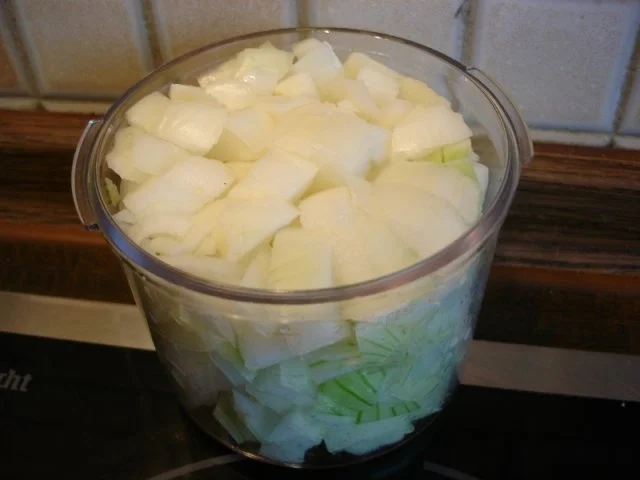 Rezept: Rindergulasch mit Knödel und Apfel-Rotkohl Bild Nr. 5 Rindergulasch mit Knödel und Apfel-Rotkohl - Rezept - Bild Nr. 5