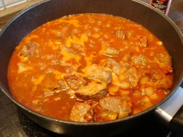 Rezept: Rindergulasch mit Knödel und Apfel-Rotkohl Bild Nr. 11 Rindergulasch mit Knödel und Apfel-Rotkohl - Rezept - Bild Nr. 11