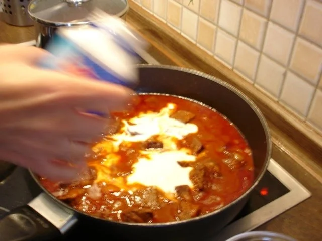 Rezept: Rindergulasch mit Knödel und Apfel-Rotkohl Bild Nr. 14 Rindergulasch mit Knödel und Apfel-Rotkohl - Rezept - Bild Nr. 14