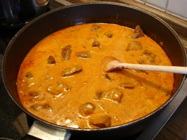 Rezept: Rindergulasch mit Knödel und Apfel-Rotkohl Bild Nr. 15 Rindergulasch mit Knödel und Apfel-Rotkohl - Rezept - Bild Nr. 15