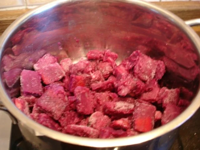 Rezept: Rindergulasch mit Knödel und Apfel-Rotkohl Bild Nr. 16 Rindergulasch mit Knödel und Apfel-Rotkohl - Rezept - Bild Nr. 16