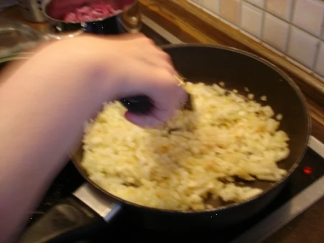 Rindergulasch mit Semmelknödel und Rotkohl - Rezept - Bild Nr. 7