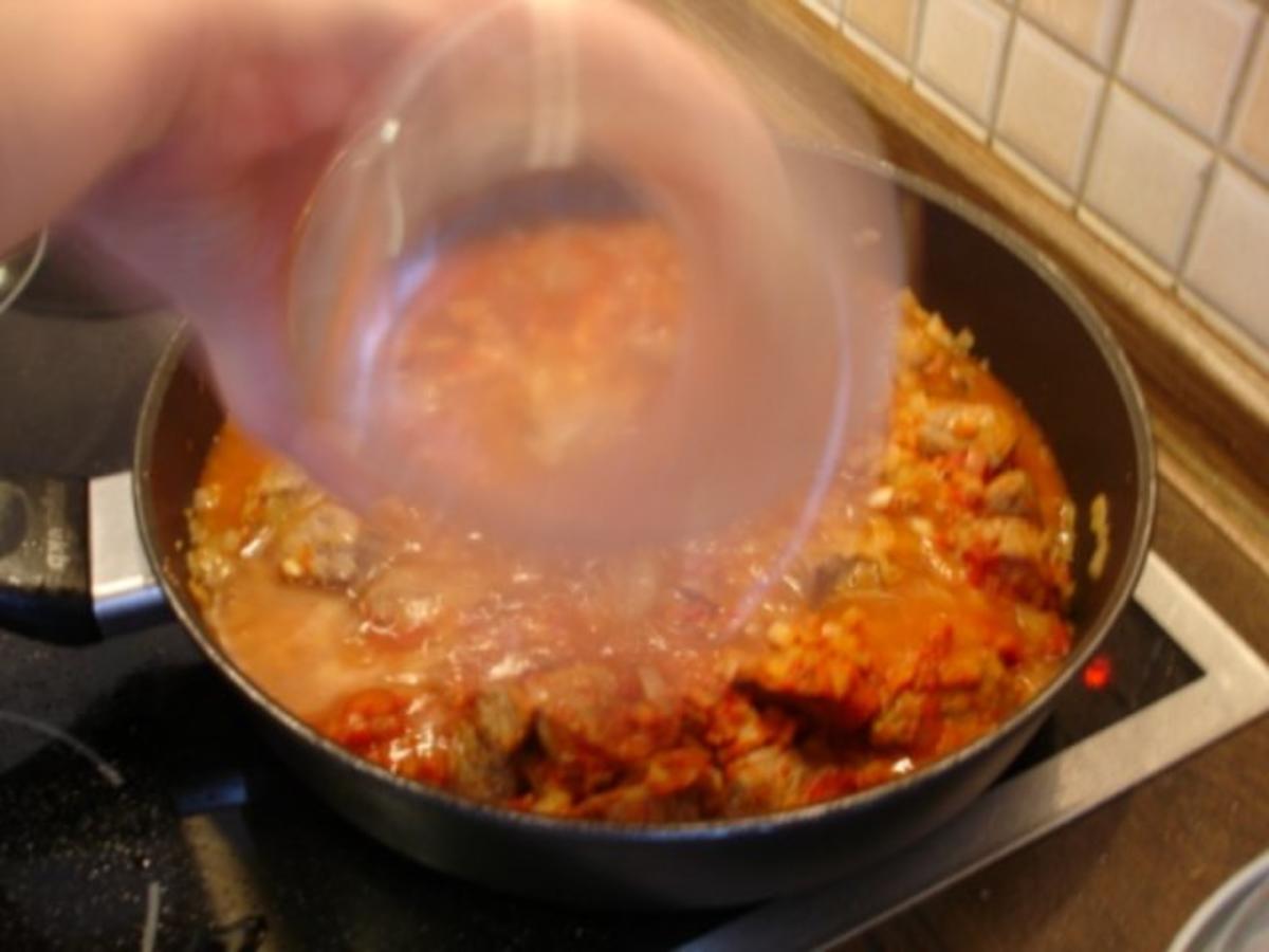 Rindergulasch mit Semmelknödel und Rotkohl - einfach - von MausVoh