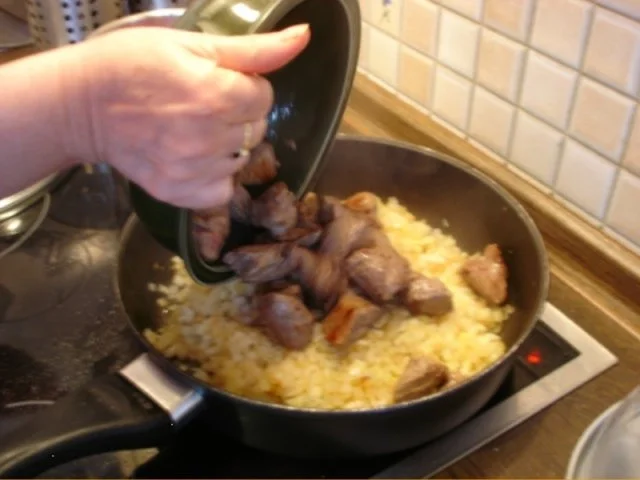 Rindergulasch mit Semmelknödel und Rotkohl - Rezept - Bild Nr. 8