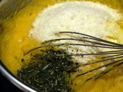Orangenhähnchen mit Polenta-Kräuter-Schnitten und Ofentomaten - Rezept - Bild Nr. 2