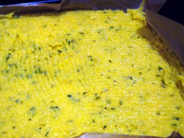 Orangenhähnchen mit Polenta-Kräuter-Schnitten und Ofentomaten - Rezept - Bild Nr. 3