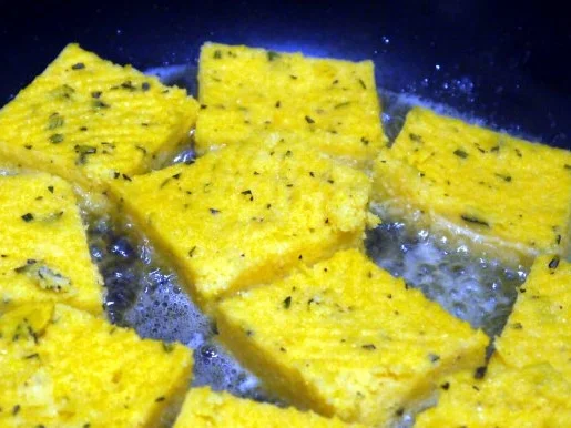 Orangenhähnchen mit Polenta-Kräuter-Schnitten und Ofentomaten - Rezept - Bild Nr. 8