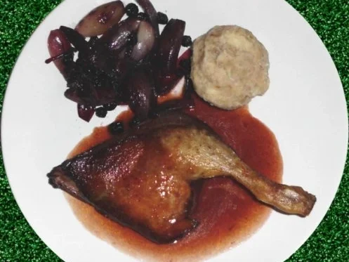 "Gepunschte" Entenkeule an Schalotten-Aronia-Gemüse und Lebkuchenknödel - Rezept - Bild Nr. 3