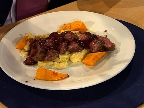 Roastbeefstreifen in Rotweinsauce mit Vanille - Steckrübenpüree (Männer) - Rezept
