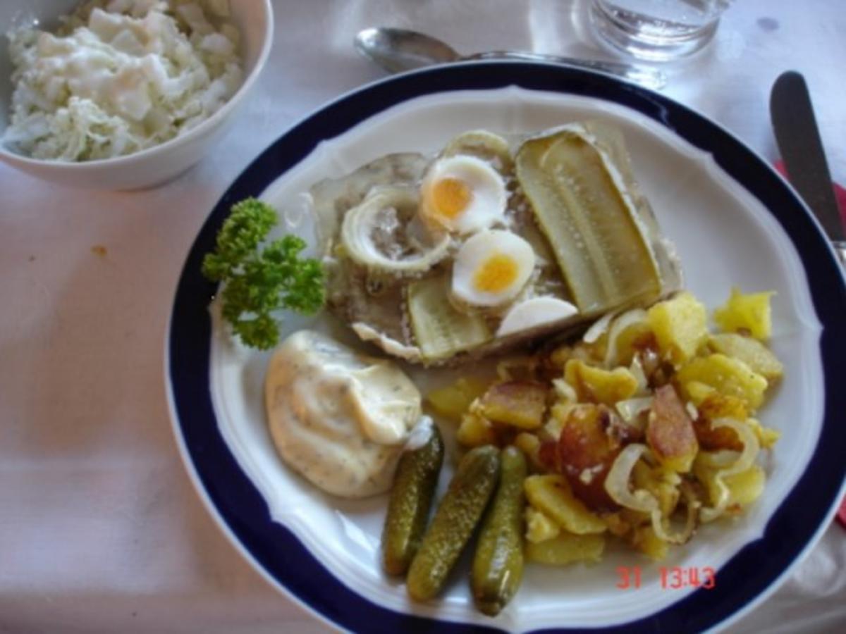 Bratkartoffeln mit Sülze und Chinakohlsalat - Rezept