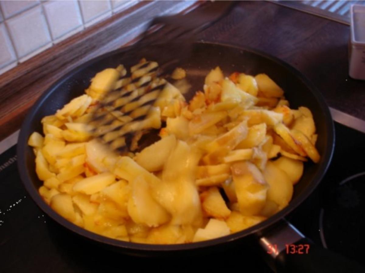 Bratkartoffeln mit Sülze und Chinakohlsalat - Rezept - Bild Nr. 17