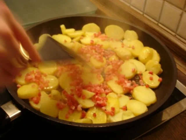 Rezept: Bratkartoffeln mit Bratheringfilets Bild Nr. 9 Bratkartoffeln mit Bratheringfilets - Rezept - Bild Nr. 9