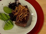 Rumpsteak mit Erbsenpüree und Steckrübenstroh (Frauen) - Rezept