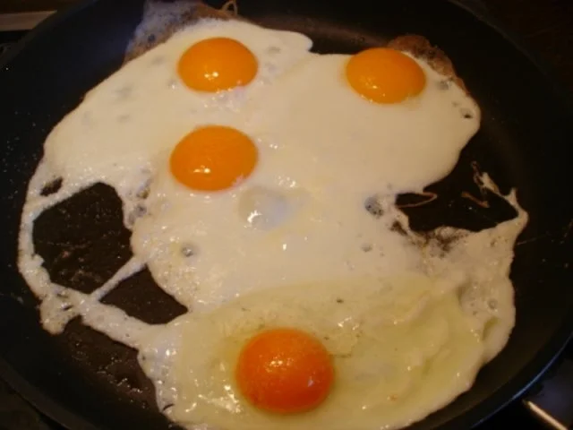 Bratkartoffeln, Leberkäse mit Spiegelei und Gurkensalat - Rezept - Bild Nr. 5