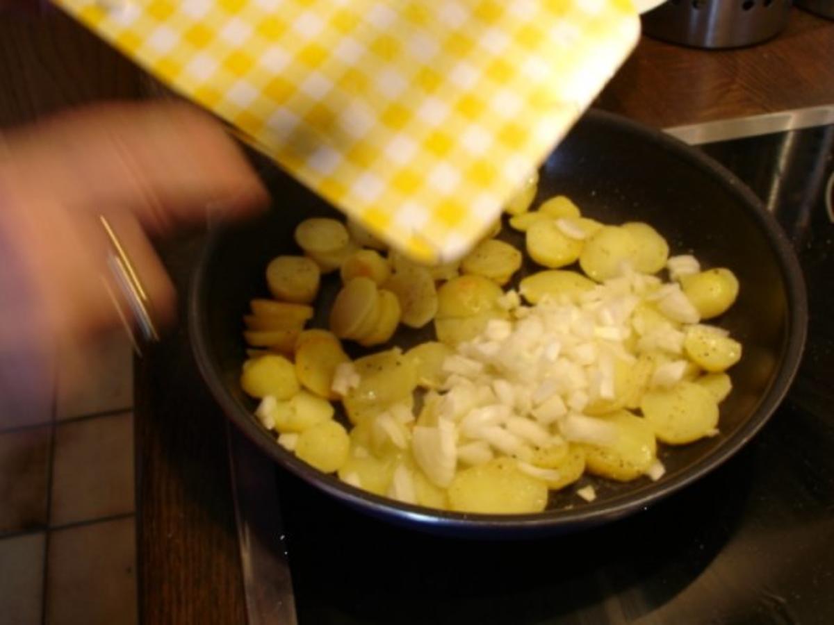 Bratkartoffeln, Leberkäse mit Spiegelei und Gurkensalat - Rezept - Bild Nr. 8