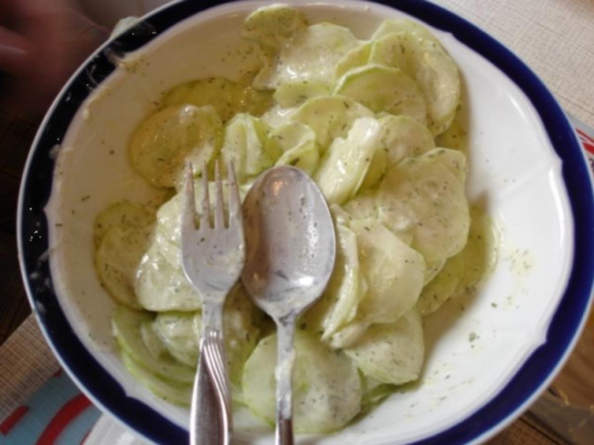 Bratkartoffeln, Leberkäse mit Spiegelei und Gurkensalat - Rezept - Bild Nr. 12