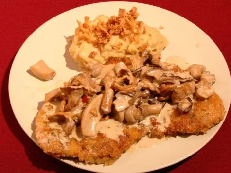 Rezept: Jägerschnitzel mit Kartoffelpüree und Nüssen Jägerschnitzel mit Kartoffelpüree und Nüssen - Rezept