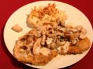 Jägerschnitzel mit Kartoffelpüree und Nüssen - Rezept