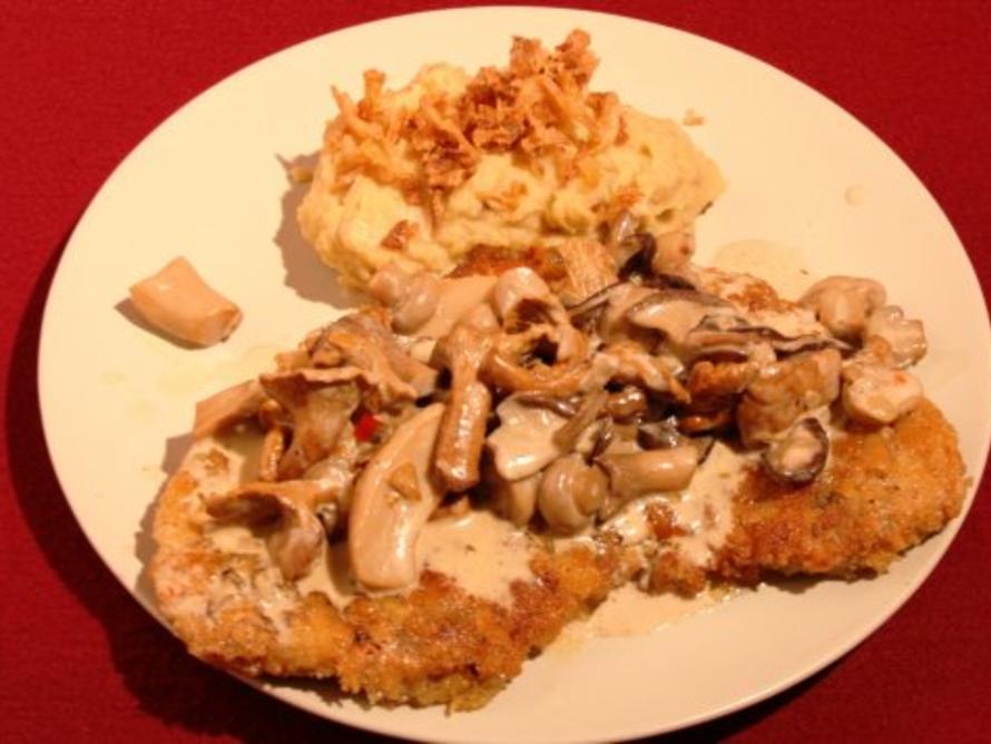 Jägerschnitzel mit Kartoffelpüree und Nüssen - Rezept - kochbar.de