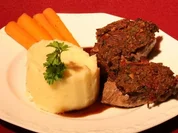 Lammlachse mit Pumpernickelkruste, Balsamicojus und getrüffeltem Kartoffelpüree - Rezept
