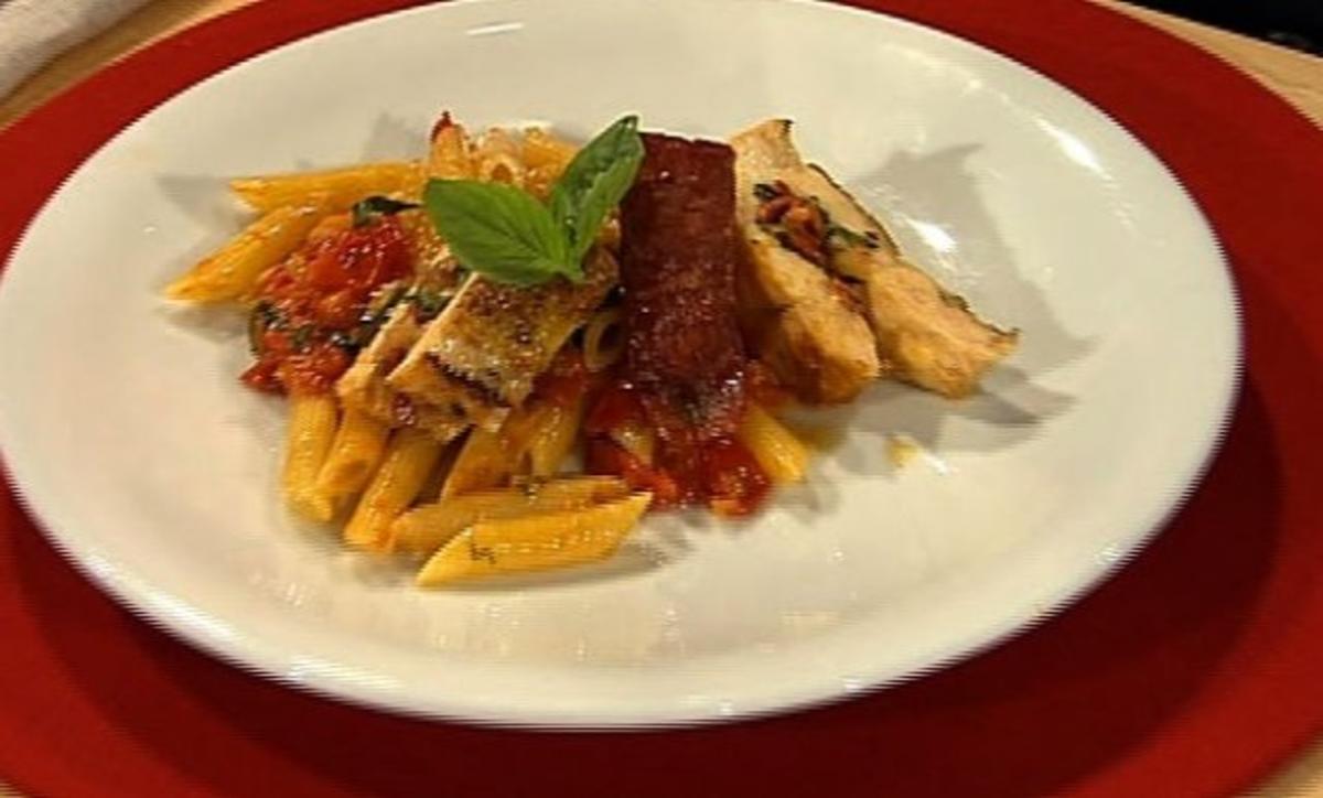 Bilder für Gefüllte Poulardenbrust auf Penne mit Kirschtomaten und Basilikum (Frauen) - Rezept