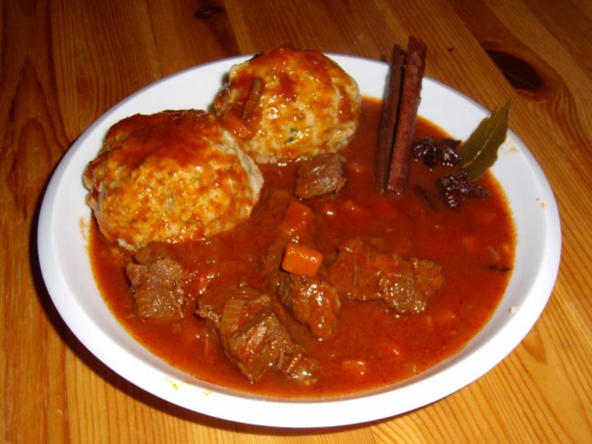 Gulasch mit Rindergulasch und Zwiebel - Rezept mit Bild - kochbar.de