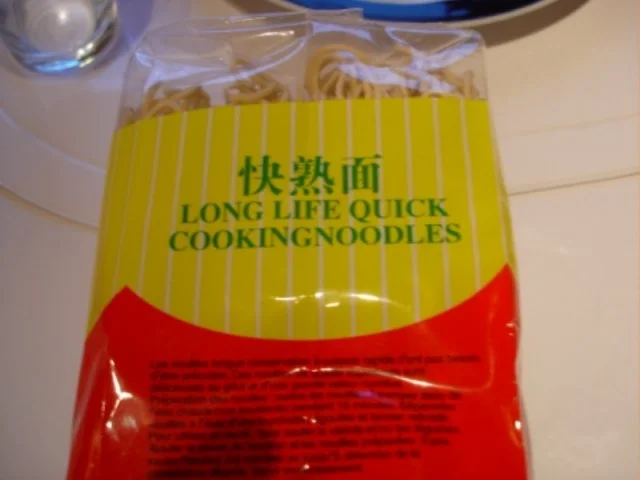 Chinesische Bratnudeln mit Ei, Hühnerfleisch und Gemüse - Rezept - Bild Nr. 2