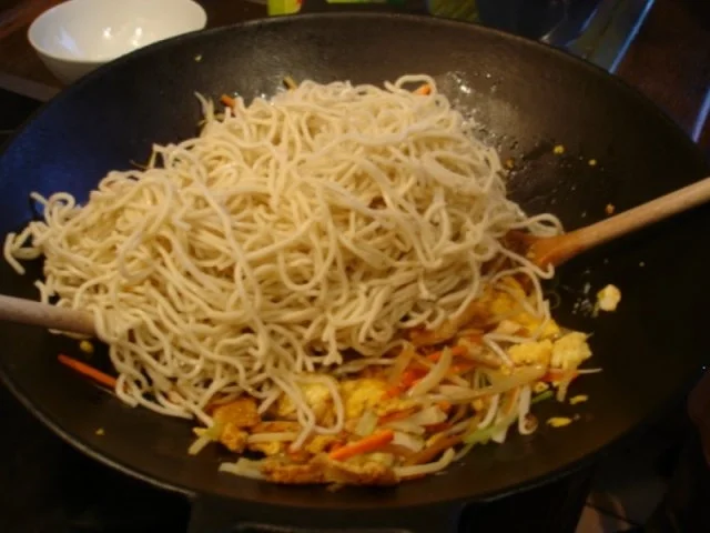 Chinesische Bratnudeln mit Ei, Hühnerfleisch und Gemüse - Rezept - Bild Nr. 11