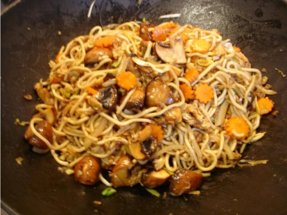 Chinesische Bratnudeln - Rezept mit Bild - kochbar.de