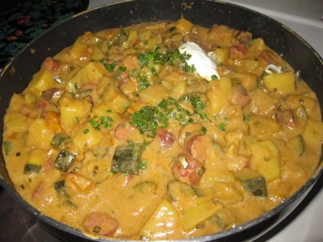 ★ Kartoffel - Zucchini - Gulasch mit Mettwürstchen ★ - Rezept