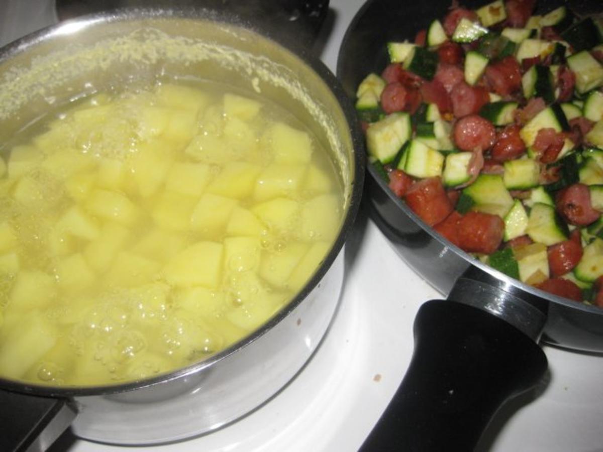 ★ Kartoffel - Zucchini - Gulasch mit Mettwürstchen ★ - Rezept - Bild Nr. 2