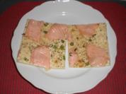 Flammkuchen mit Räucherlachs - Rezept