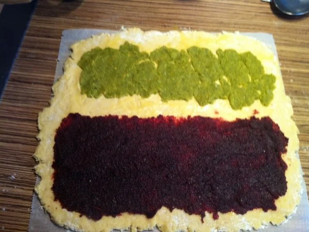 Rezept: "KUCHEN" Rot-Grüner Weihnachtsstollen Bild Nr. 3 "KUCHEN" Rot-Grüner Weihnachtsstollen - Rezept - Bild Nr. 3