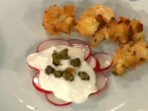 Rezept: Garnelen im Laugenmantel mit Radieschencreme und gebackenen Kapern (Männer) Garnelen im Laugenmantel mit Radieschencreme und gebackenen Kapern (Männer) - Rezept