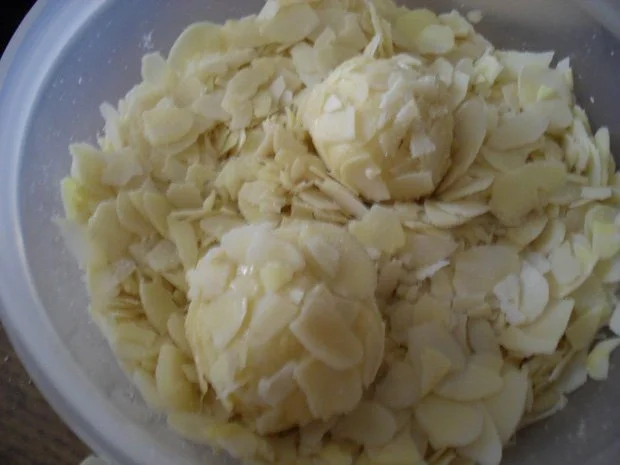 Rezept: Mandel-Marmelade-Plätzchen Bild Nr. 6 Mandel-Marmelade-Plätzchen - Rezept - Bild Nr. 6