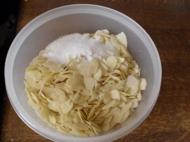 Rezept: Mandel-Marmelade-Plätzchen Bild Nr. 4 Mandel-Marmelade-Plätzchen - Rezept - Bild Nr. 4