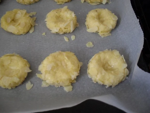 Rezept: Mandel-Marmelade-Plätzchen Bild Nr. 8 Mandel-Marmelade-Plätzchen - Rezept - Bild Nr. 8