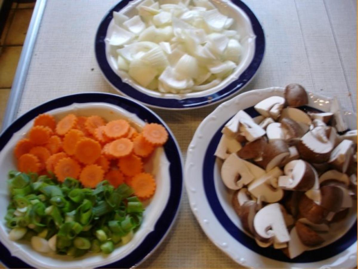 Pikante asiatische Hähnchennuggets mit knackigem Gemüse und Reis - Rezept - Bild Nr. 5