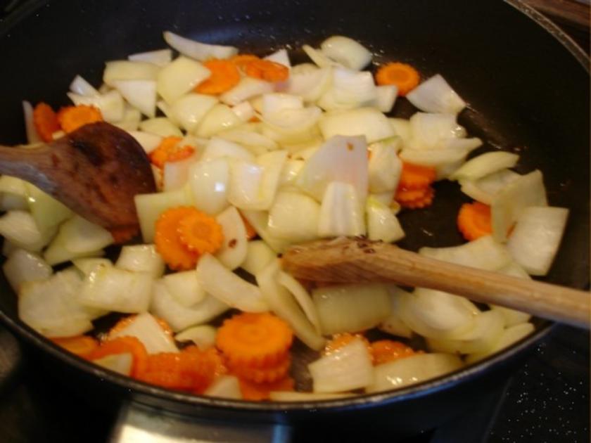 Pikante asiatische Hähnchennuggets mit knackigem Gemüse und Reis ...